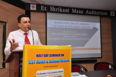 CA Rajiv Luthia addressing the delegates