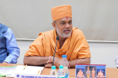 Pujya Sant Gyanvatsaldasji addressing the delegates
