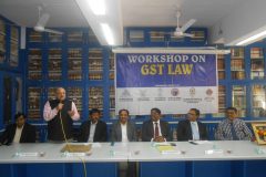 CA Hinesh Doshi (President) giving his opening remarks. Seen from L to R: CA Aalok Mehta (Jt. Secretary – GSTPAM), CA Deepak Shah (Chairman – AIFTP, WZ), CA Deepak Thakkar (Chairman), CA Pradeep Kapadia (President - GSTPAM), CA Sunil Gabhawalla (President – BCAS) and Mr. Vaibhav Sheth (President – MCTC)